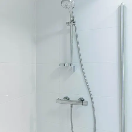 Huswell - Modern With Sunny Terrace In