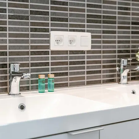 Huswell - Modern With Sunny Terrace In Lejlighed