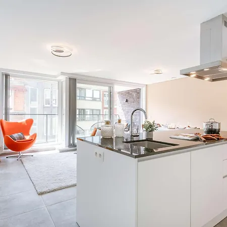 Huswell - Modern With Sunny Terrace In Daire