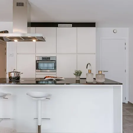 Huswell - Modern With Sunny Terrace In Daire *