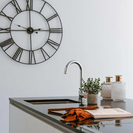 شقة Casiola - Modern With Sunny Terrace In *