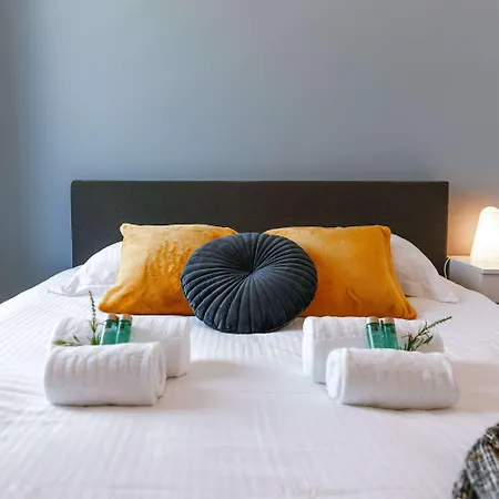 Huswell - Modern With Sunny Terrace In *