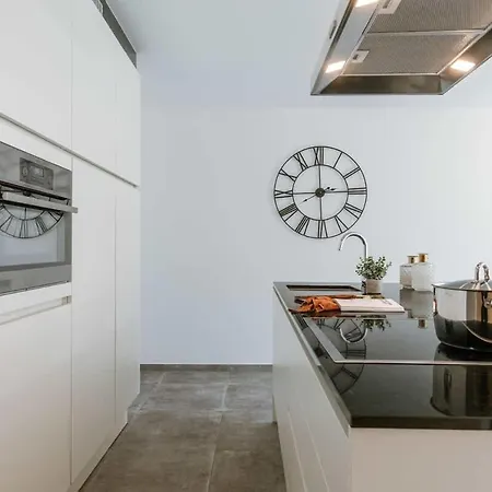 Apartmán Huswell - Modern With Sunny Terrace In *