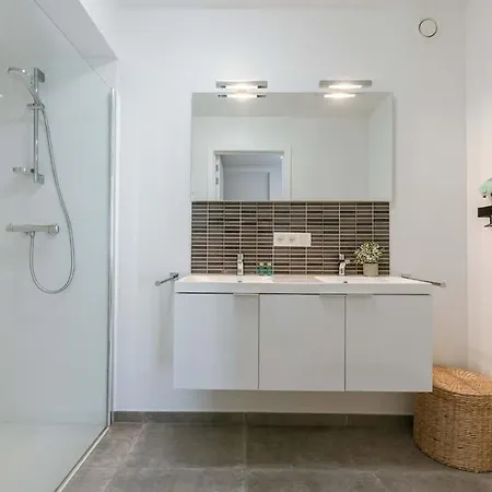 شقة Casiola - Modern With Sunny Terrace In