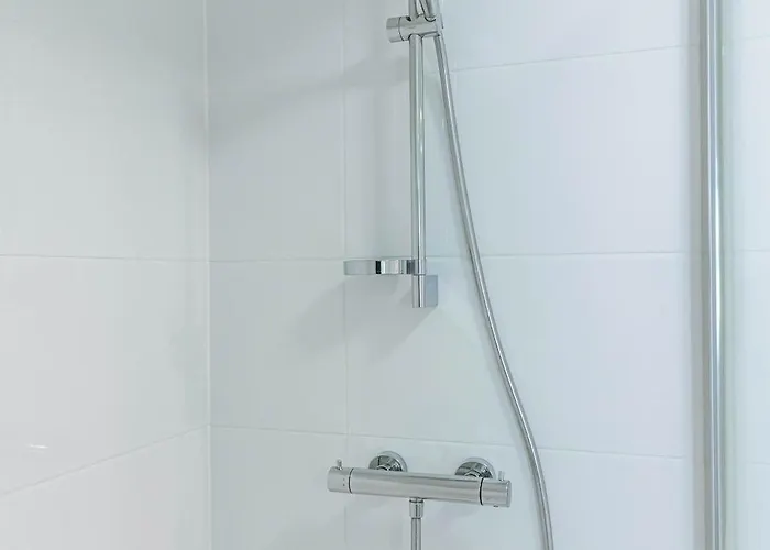 Huswell - Modern With Sunny Terrace In