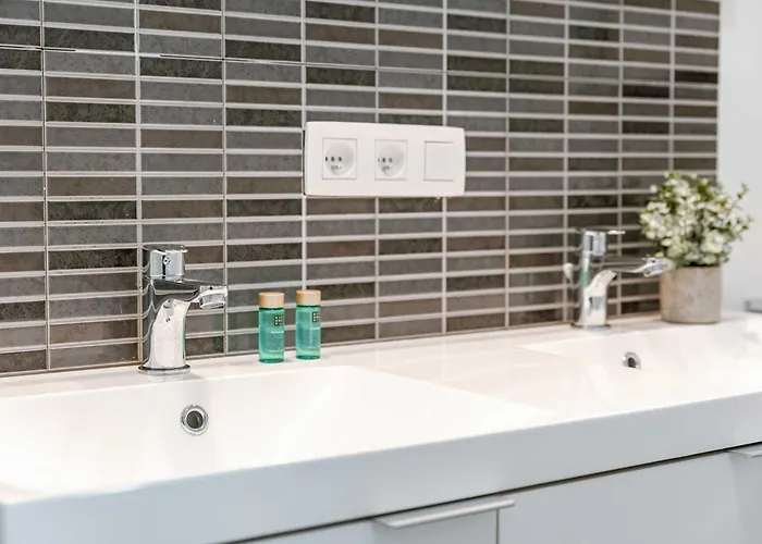 Huswell - Modern With Sunny Terrace In Appartement