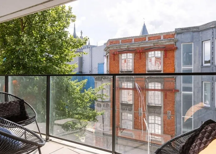 Huswell - Modern With Sunny Terrace In