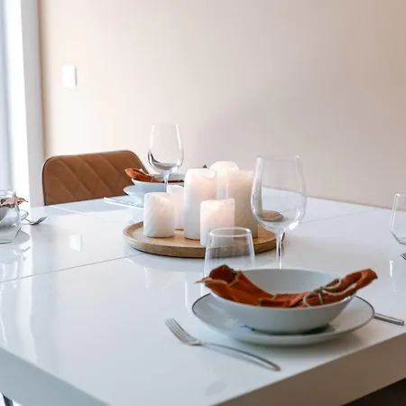 Huswell - Modern With Sunny Terrace In דירה