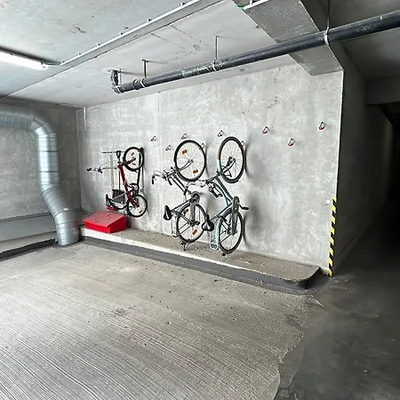 Huswell - Modern With Sunny Terrace In דירה