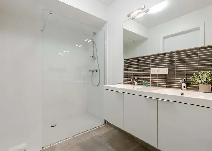 Casiola - Modern With Sunny Terrace In Apartamento